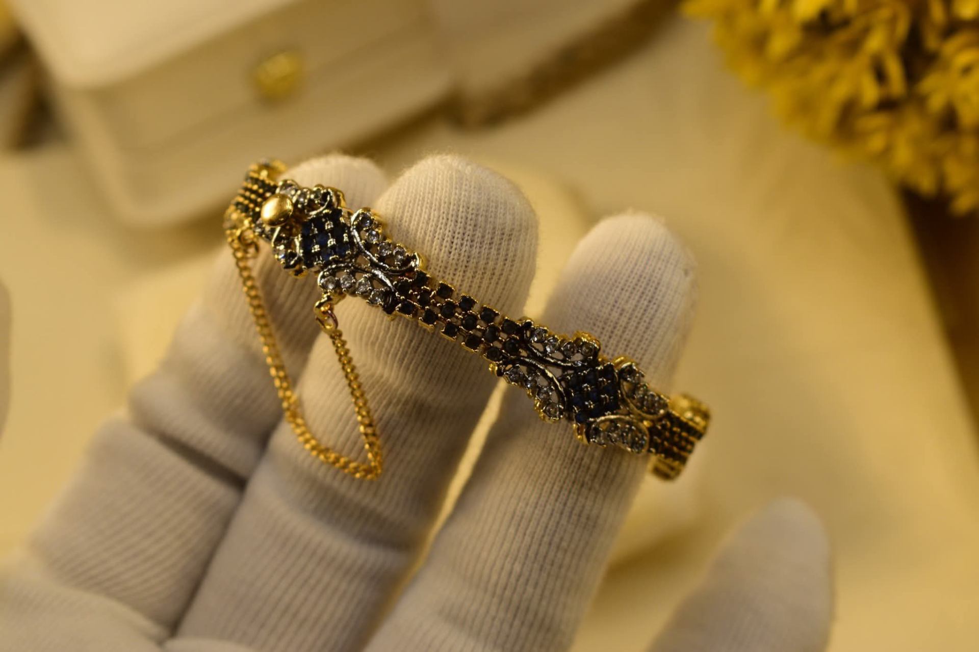 Neelam Slim Cuff