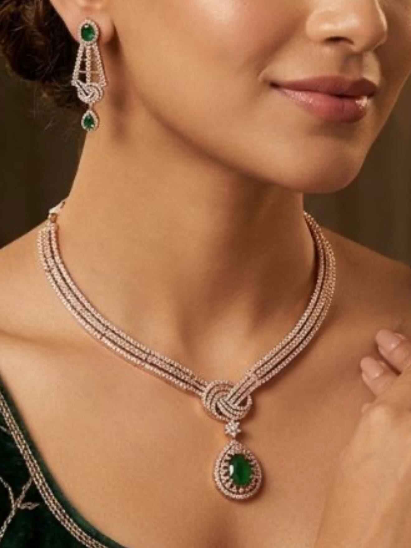 Gulnar Emerald Knot Set