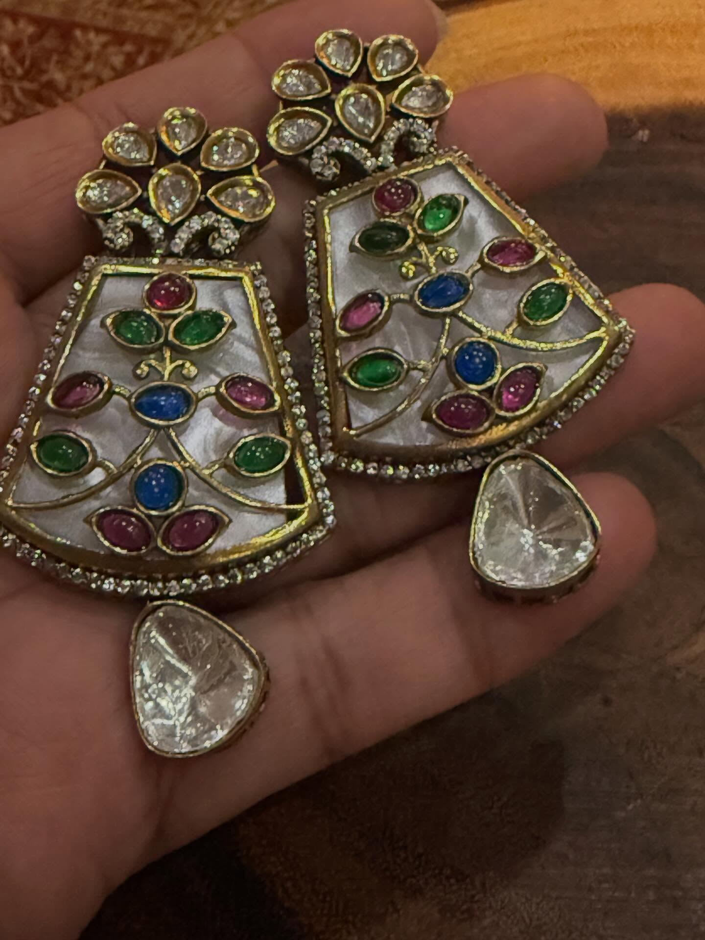 Kundan glasswork